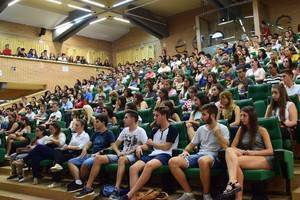 Ilusión en el primer día de curso para los nuevos estudiantes de la UAL