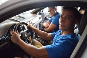 Presentados los dos últimos fichajes de URA en el Centro Oficial Porsche Almería