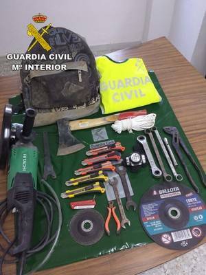 La Guardia Civil detiene al autor de las sustracciones de cobre en los túneles tapiados del AVE