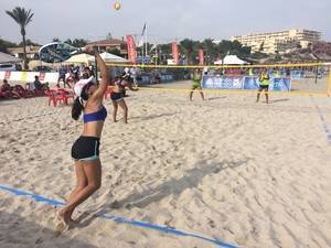 Las pulpileñas Andrea Morillas y Sabrina López se sitúan entre las ocho mejores en el Campeonato de España de Tenis Playa