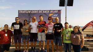 Joan Ruvireta y Sylvia Gehnbock consiguen la victoria en el V Triatlón Cabo de Gata-Níjar