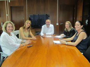 Delegado de Economía se reúne con representantes de la Asociación de Mujeres para el Desarrollo Personal