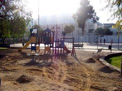 El Ayuntamiento pinta el colegio y el instituto y los deja a punto para empezar el curso