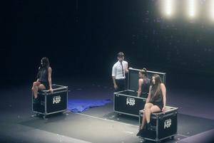 Antonio Díaz ‘El Mago Pop’ fascina con su espectáculo ‘La gran ilusión’ al público en el Teatro Auditorio de Roquetas de Mar