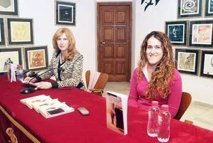 Noelia Hontoria presentó su primera novela ‘La chica de los ojos tristes’ en el Castillo de Santa Ana