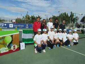 Entrega de los premios del II Torneo Futures ITF de tenis en Cuevas