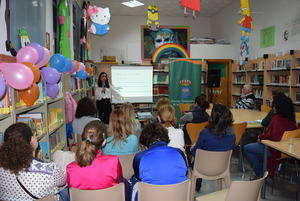 Las familias comparten actividades en la Biblioteca de Gádor con motivo del Día Mundial de la Infancia