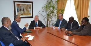 El alcalde de Roquetas recibe al embajador y al cónsul de Mauritania