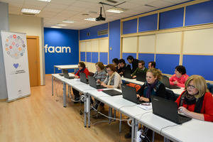 La Junta y la FAAM colaboran para reducir la brecha digital entre las personas con discapacidad