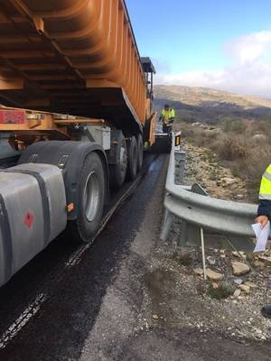 La Junta inicia los trabajos de mejora del firme de la A-349, en el término municipal de Tahal