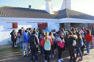 Voluntarios de la UAL ayudan a conservar el sendero micológico Serbal de Abla, Fuente de Paredes
