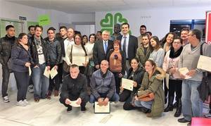 El alcalde clausura tres cursos de formación para el empleo de Cáritas, con 34 alumnos