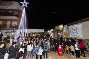 Ayuntamiento, comerciantes y vecinos dan la bienvenida a la Navidad en El Alquián