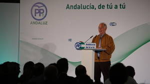 Amat agradece a Moreno su apuesta por el AVE a Almería y culpa a la Junta de los retrasos en las obras
