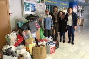 La UAL entrega al colegio ‘La Chanca’ los juguetes donados por la comunidad universitaria