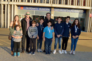 Los alumnos de la Escuela Deportiva Municipal de Piragüismo lucen medallas