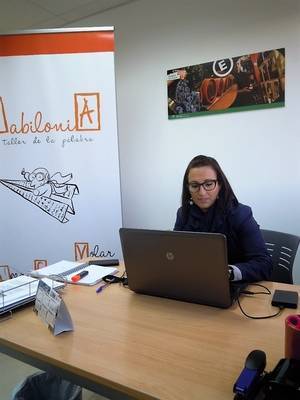 Una escritora se instala en los alojamientos gratuitos del CADE de Almería con una empresa que organiza talleres literarios