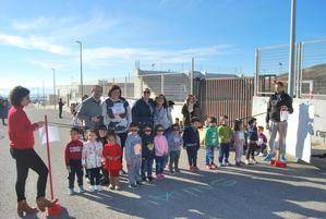 CEIP Atalaya de Níjar realiza una marcha solidaria por la paz