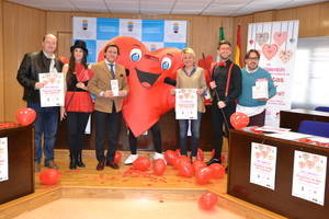 Ayuntamiento de Roquetas invita a "sentir el flechazo del comercio" en la II edición de "Roquetas de Mar ¡¡te enamora!!"