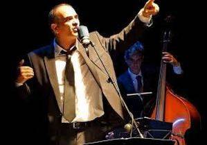 Paco Cuenca canta en el Teatro Auditorio Ciudad de Vícar, a las Femmes Fatales