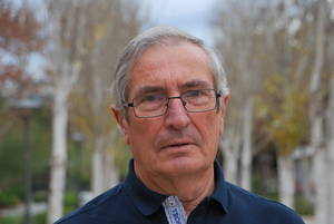Un expolicía publica una novela cuya trama es el control de la agricultura almeriense