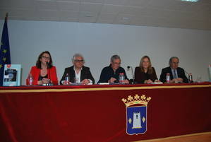 José Villanueva presenta en Campohermoso su libro “Ambición Desmesurada”