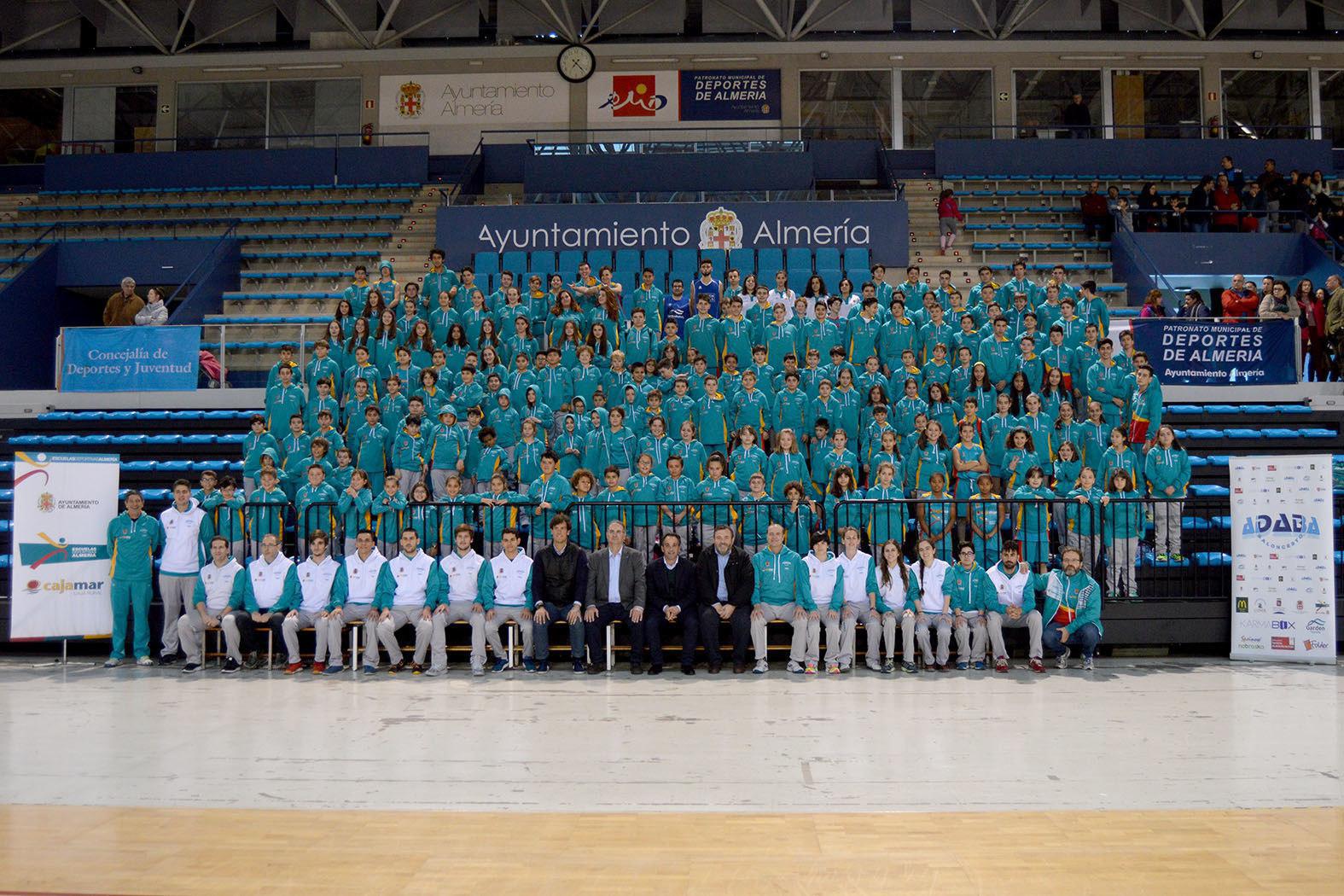 El Club Adaba se hace su foto oficial de temporada con más de 300 El Club Adaba se hace su foto oficial de temporada con más de 300