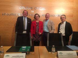 Jiménez anima a los administradores de fincas a asesorar sobre cómo solicitar las ayudas para la rehabilitación de edificios