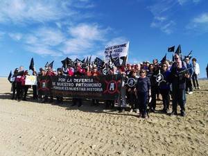 Colectivos ciudadanos se concentran para reivindicar la importancia del Yacimiento de El Chuche