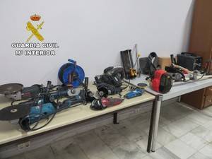 Detenidos por robar utensilios para elaborar mármol en Fines