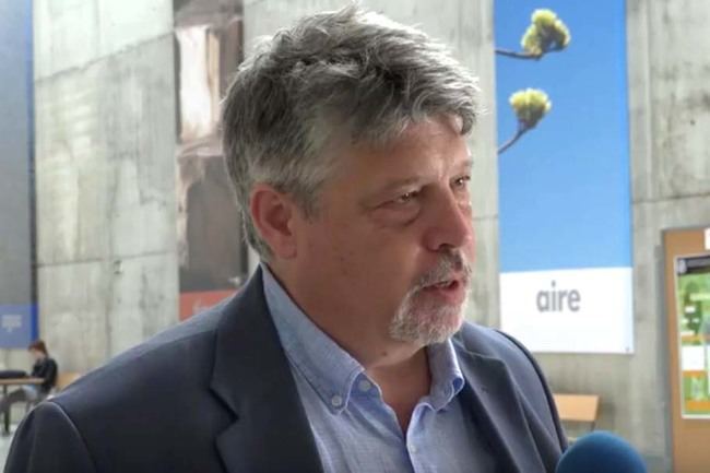 Barbero muestra en la UAL el uso de la resonancia magnética nuclear para diseñar fármacos