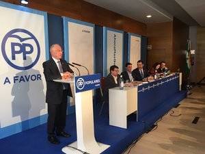 Amat volverá a ser presidente del PP de Almería