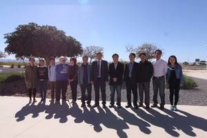 Investigadores chinos visitan la UAL para analizar proyectos de tecnología agrícola avanzada