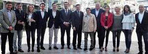 Juanma Moreno se reúne con los ponentes del 13 Congreso Provincial del PP de Almería