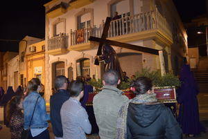 “El Nazareno” recorre por las calles de Gádor su camino de penitencia hacia el Calvario