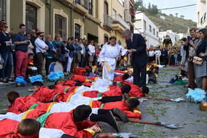 Gádor sale al encuentro de Cristo Resucitado