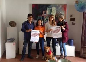 Entrega de los fondos recaudados por el proyecto “Artistas se implican con Compartimos Mundo” a la protectora de animales Pupekas