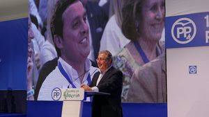 Zoido destaca la figura de Amat como “símbolo y referente” en la consolidación del PP de Almería