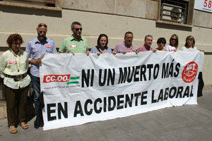 UGT y CCOO Almería se concentran por la séptima muerte en accidente laboral