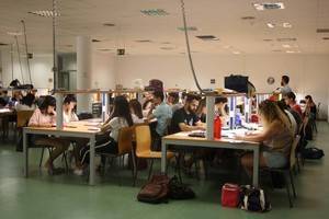 Miles de estudiantes de la UAL se presentan a la convocatoria de exámenes de junio