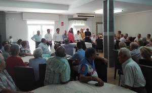 Loles López y Gabriel Amat hablan a los mayores del PSOE y el impuesto de Sucesiones