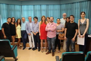 Los concejales Guzmán y Lafita entregan los diplomas del curso de Marketing Digital de la EOI