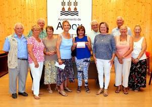 La comunidad anglicana de La Aljambra entrega 1.350 euros a la Asociación Contra el Cáncer de Albox