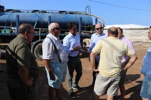Ayuntamiento y vecinos trabajan conjuntamente en la mejora del aspecto y funcionalidad del camino rural de 'Los Acienes'