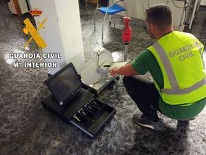 Guardia Civil detiene a dos personas por hurto cometido en el Club Náutico de Almerimar