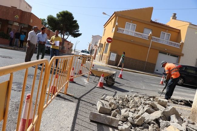 Ayuntamiento de El Ejido refuerza la seguridad de la calle La Línea con García Lorca