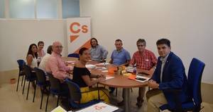 Ciudadanos presenta a diferentes colectivos de trabajadores autónomos las bonificaciones conseguidas en Almería capital