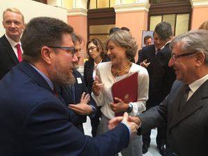 Sánchez Haro entrega al comisario de Pesca el plan de gestión del Mediterráneo elaborado por Andalucía