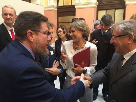 Sánchez Haro entrega al comisario de Pesca el plan de gestión del Mediterráneo elaborado por Andalucía