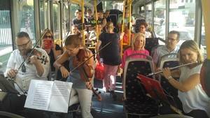 La OCAL sube su música al autobús